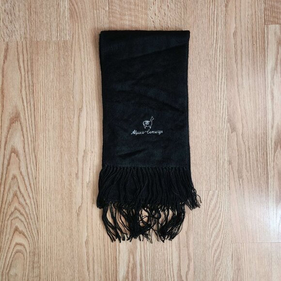 Black Alpaca Camargo Scarf Like-New Condition - Picture 3 of 3